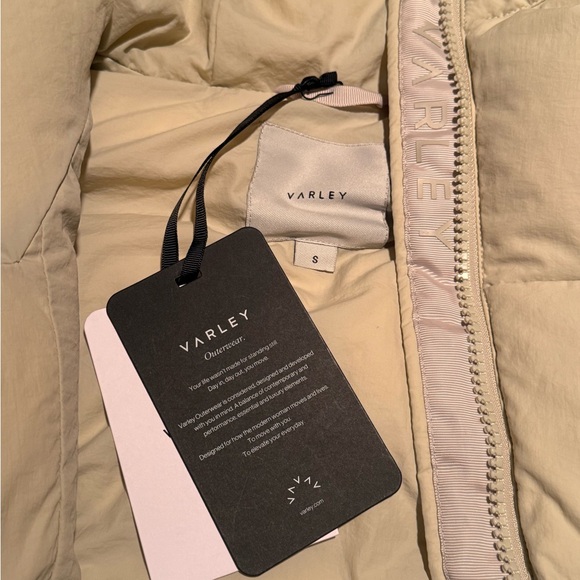 Varley Beige Puffer Vest - Picture 7 of 8